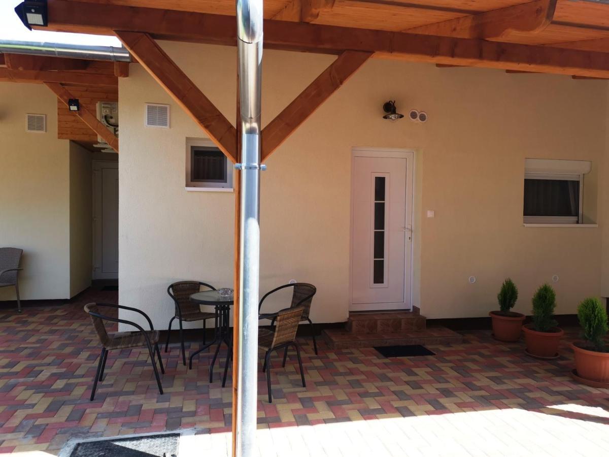 Lili Apartman Harkány Exterior foto